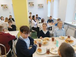 Школьная столовая