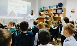 Урок здоровья в школе №73.13.02.2026 дети познакомились с принципами правильного питания